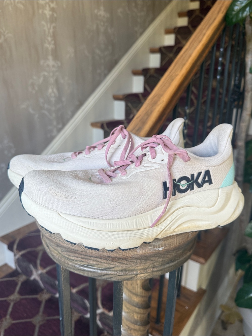HOKA ARAHI 8 running shoe women’s size 8 1/2 very good condition - Picture 2 of 11